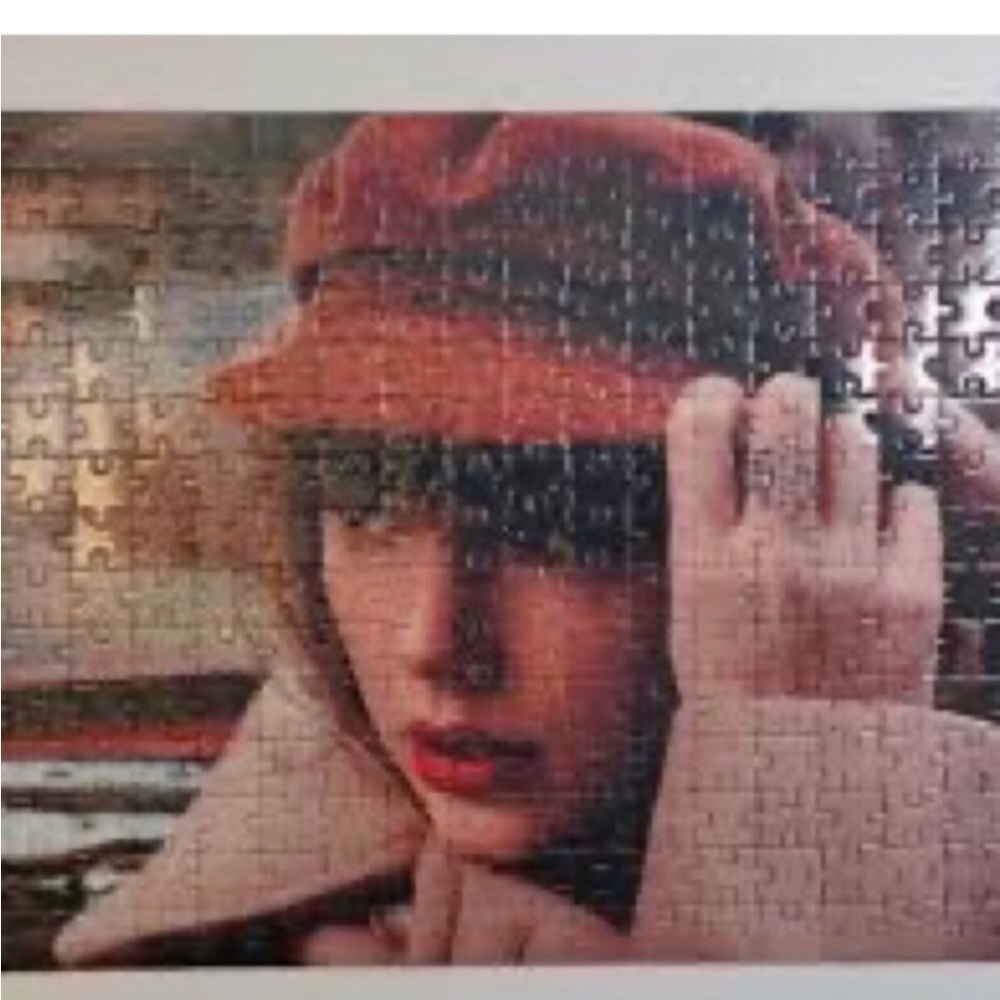 Taylor Swift Red TV Puzzle